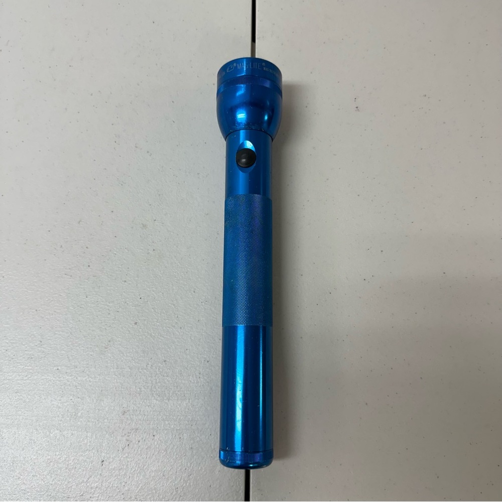 Mag-Lite Classic 3D Cell Battery Flashlight - Blue